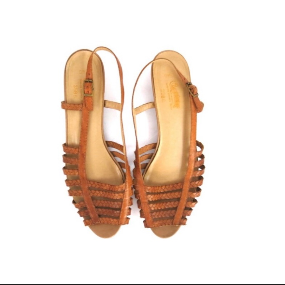 Vintage tan leather sandals